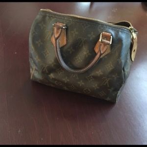 WANT TO SELL ASAP!! Louis Vuitton Speedy 25 tote