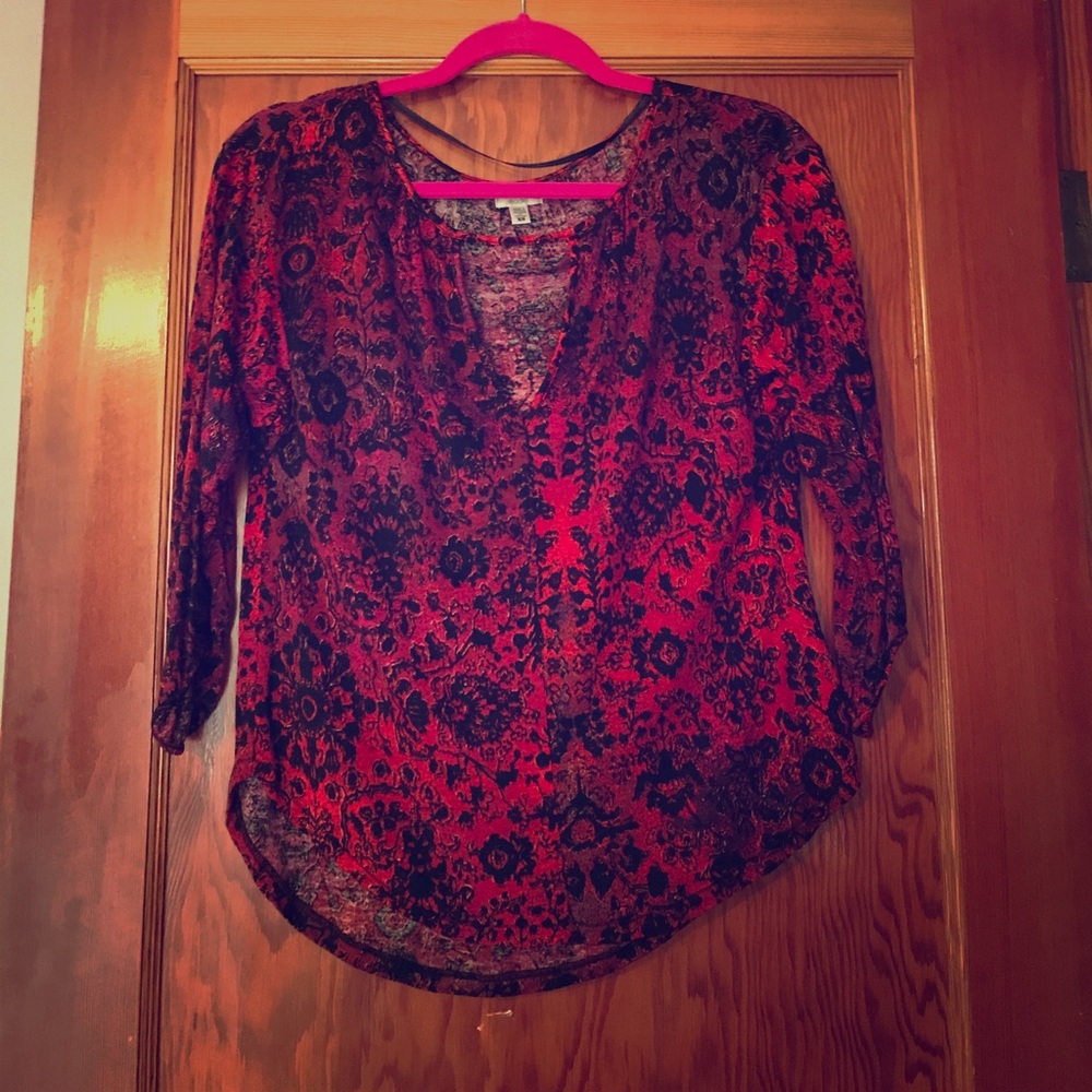 Patterned low cut shirt size XS