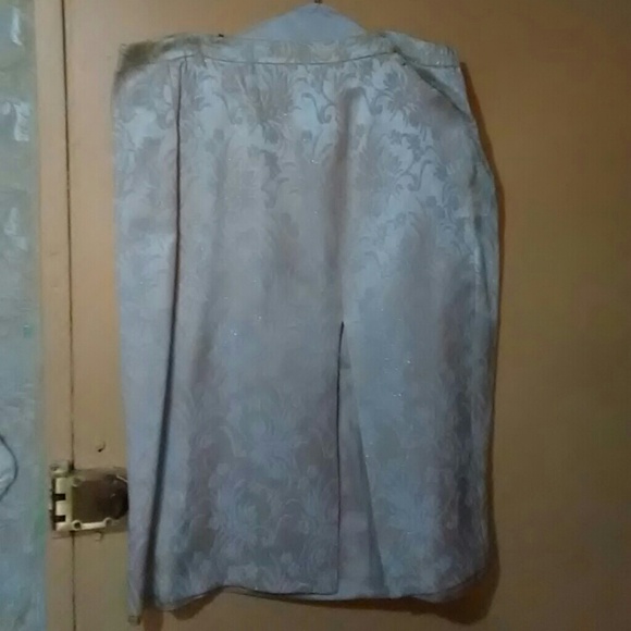 Clothing - Picture 3 of 4