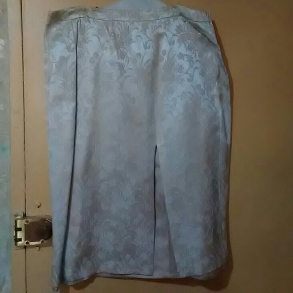 Clothing - Picture 4 of 4