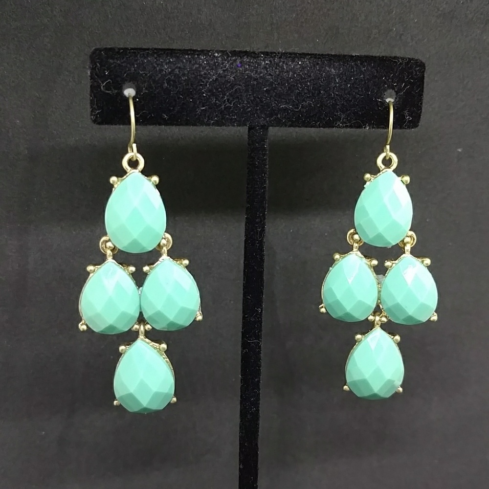 Dangling earrings - Picture 1 of 4
