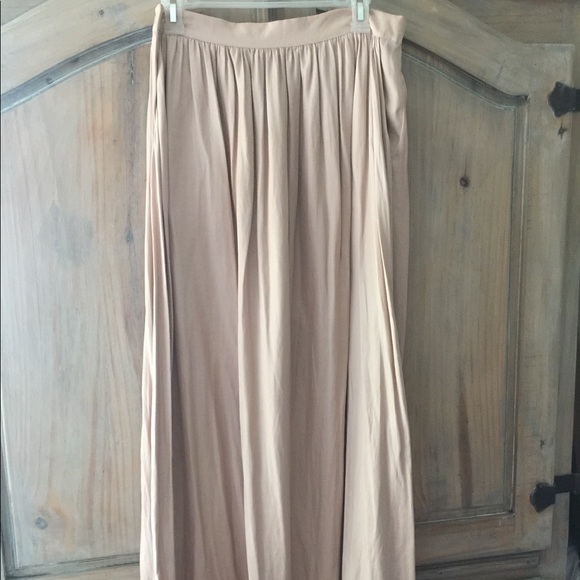 Long silky blush AE skirt - Picture 3 of 7