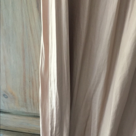 Long silky blush AE skirt - Picture 4 of 7