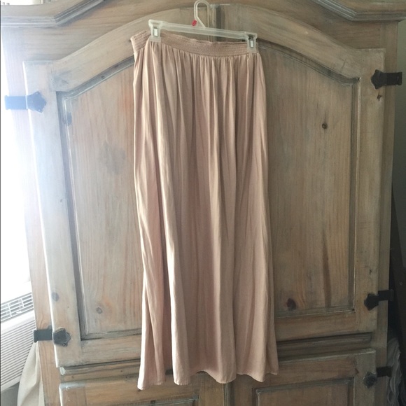 Long silky blush AE skirt - Picture 5 of 7