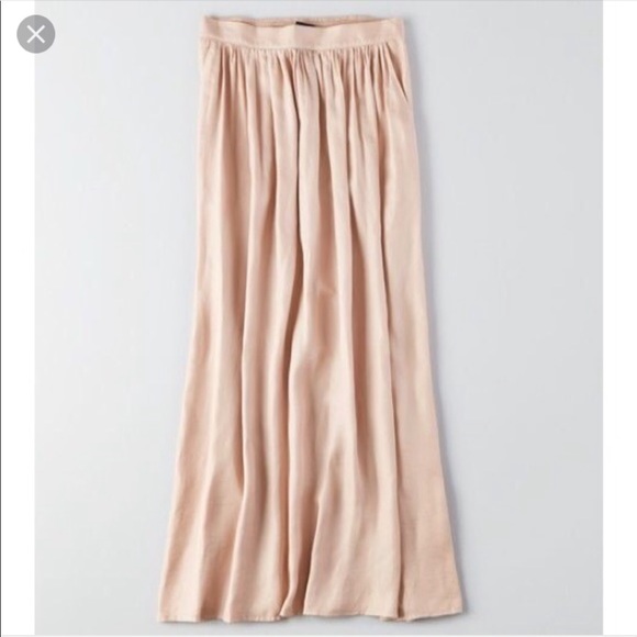Long silky blush AE skirt - Picture 2 of 7
