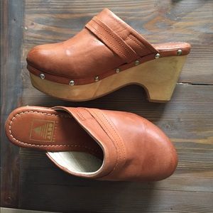 Aldo clogs!