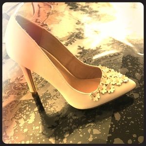 NWOT LC Lauren Conrad heels