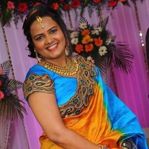 Meet your Posher, Hiral