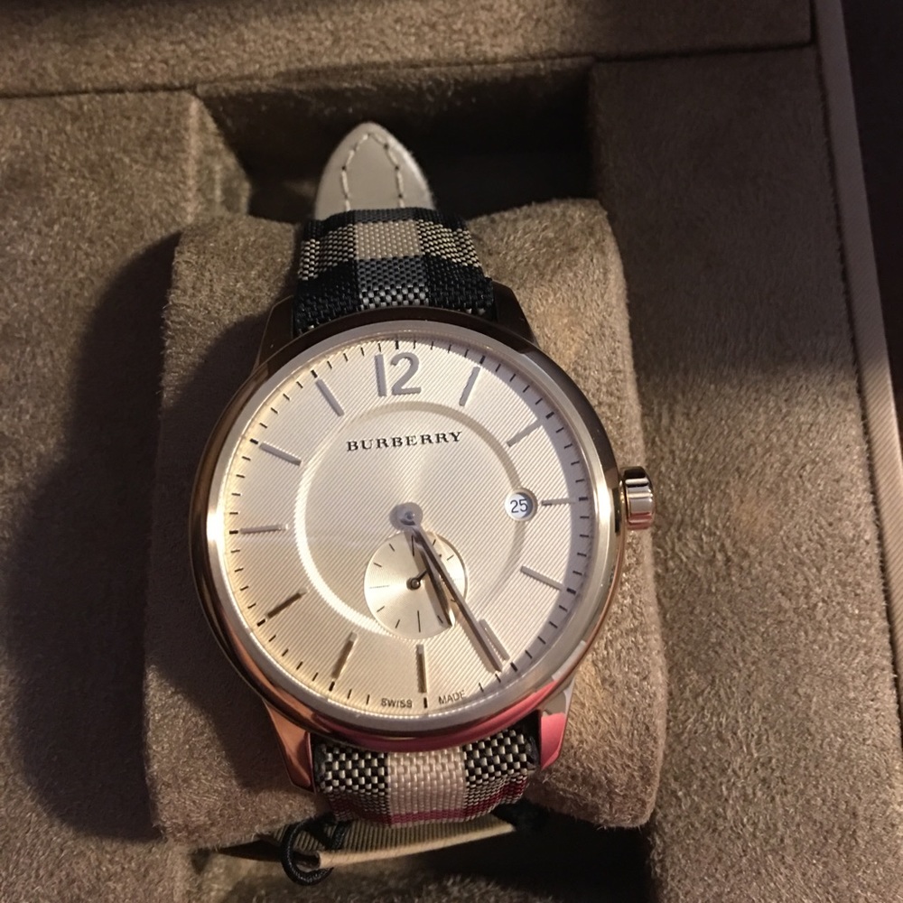 Burberry watch - Picture 2 of 6
