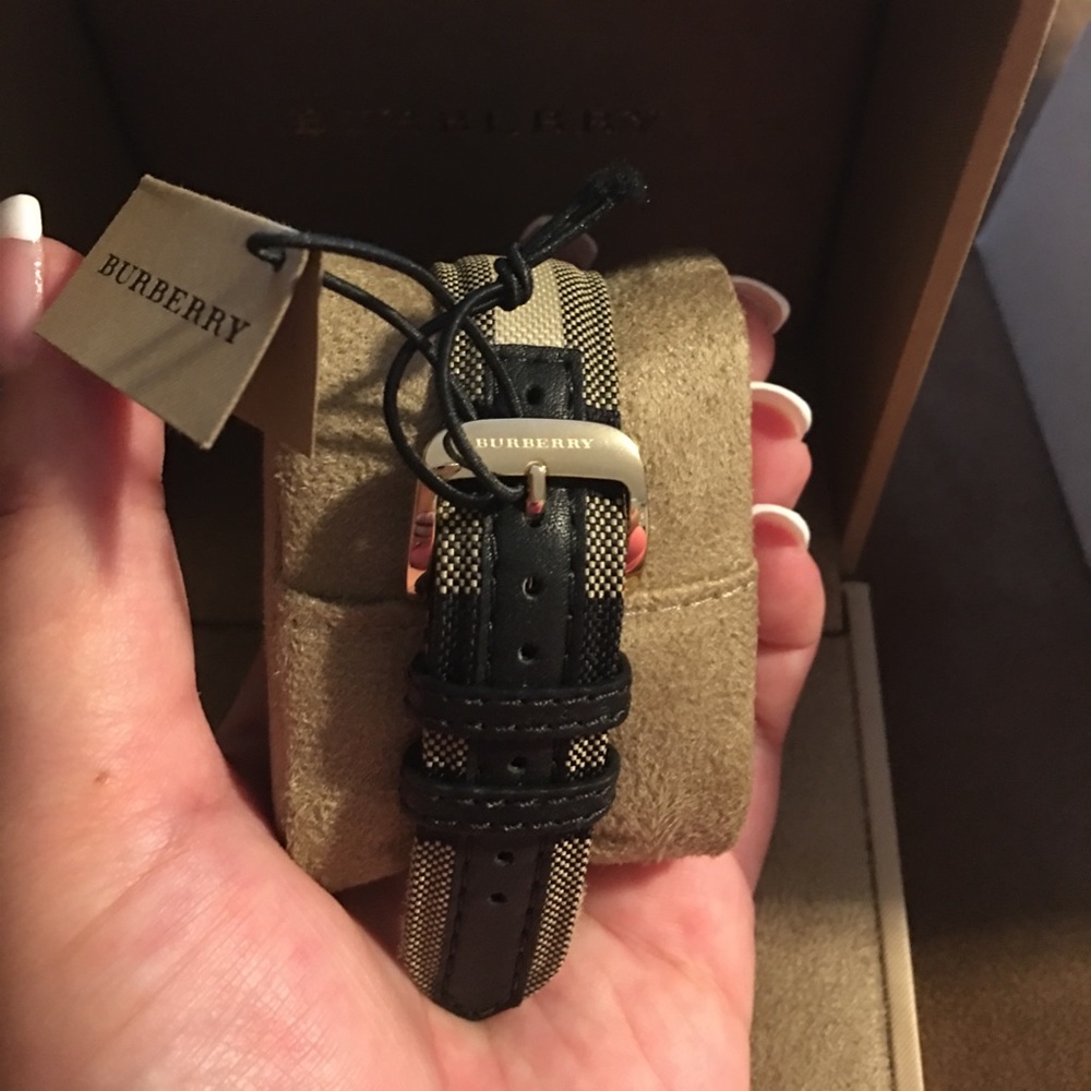 Burberry watch - Picture 3 of 6