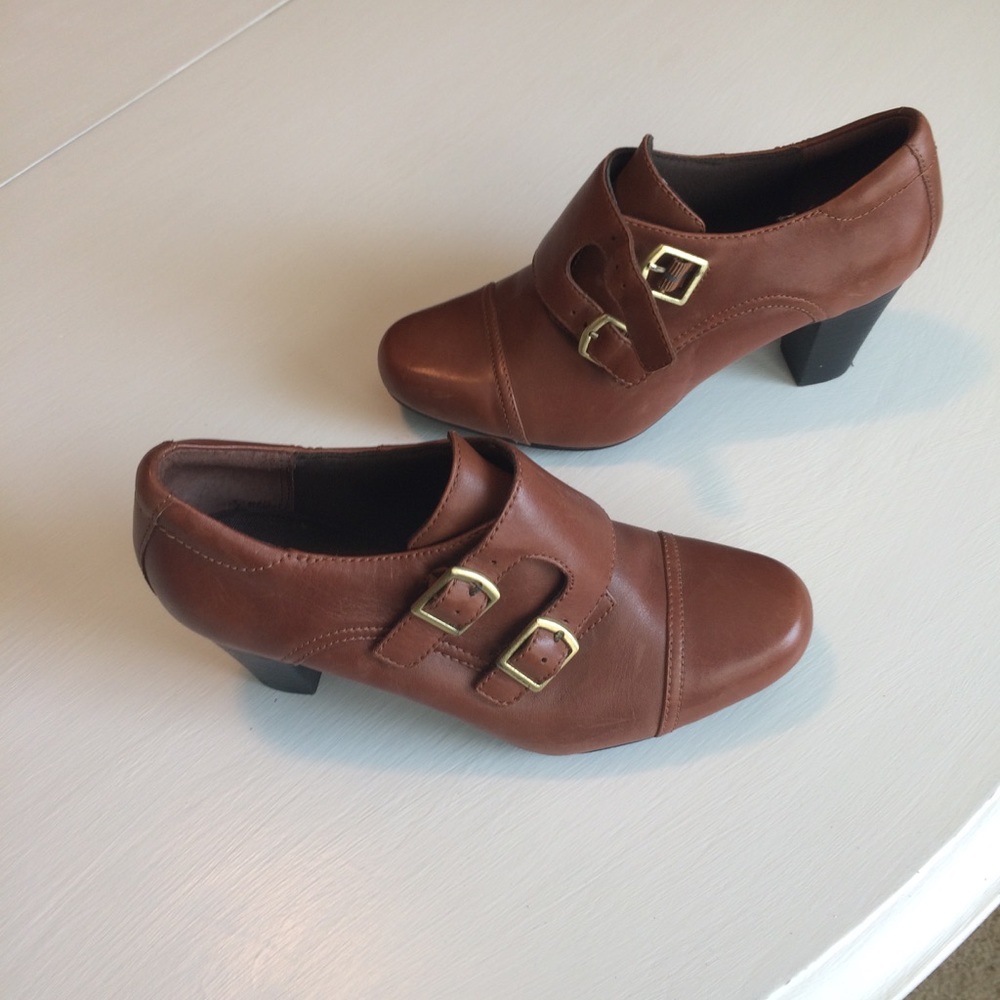 ⭐️CLARKS BENDABLES⭐️High Heel Booties