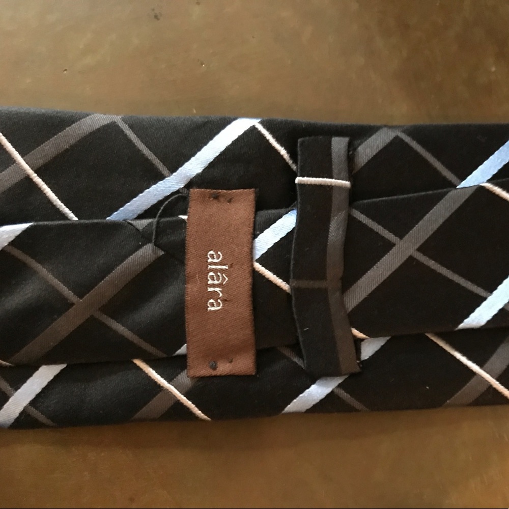 Alara Tie never worn
