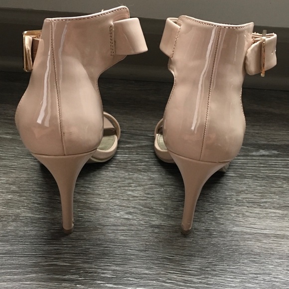 π₯π₯HOST PICKπ₯π₯ Nude Sandals π‘π‘ - Picture 2 of 3