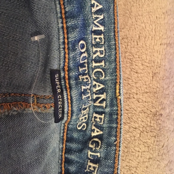 High - Waisted American Eagle blue jean - Picture 2 of 4