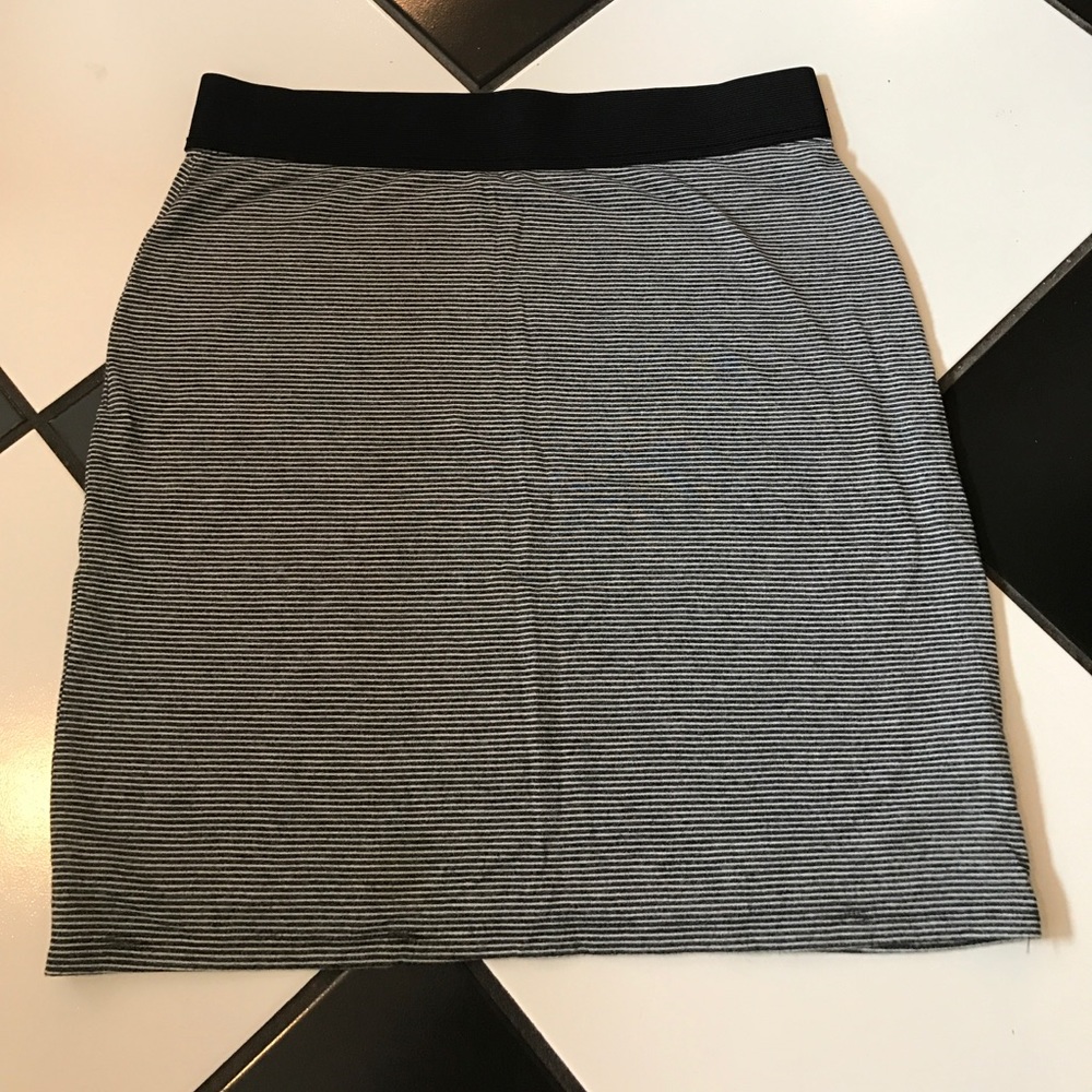 American Eagle pull on mini skirt