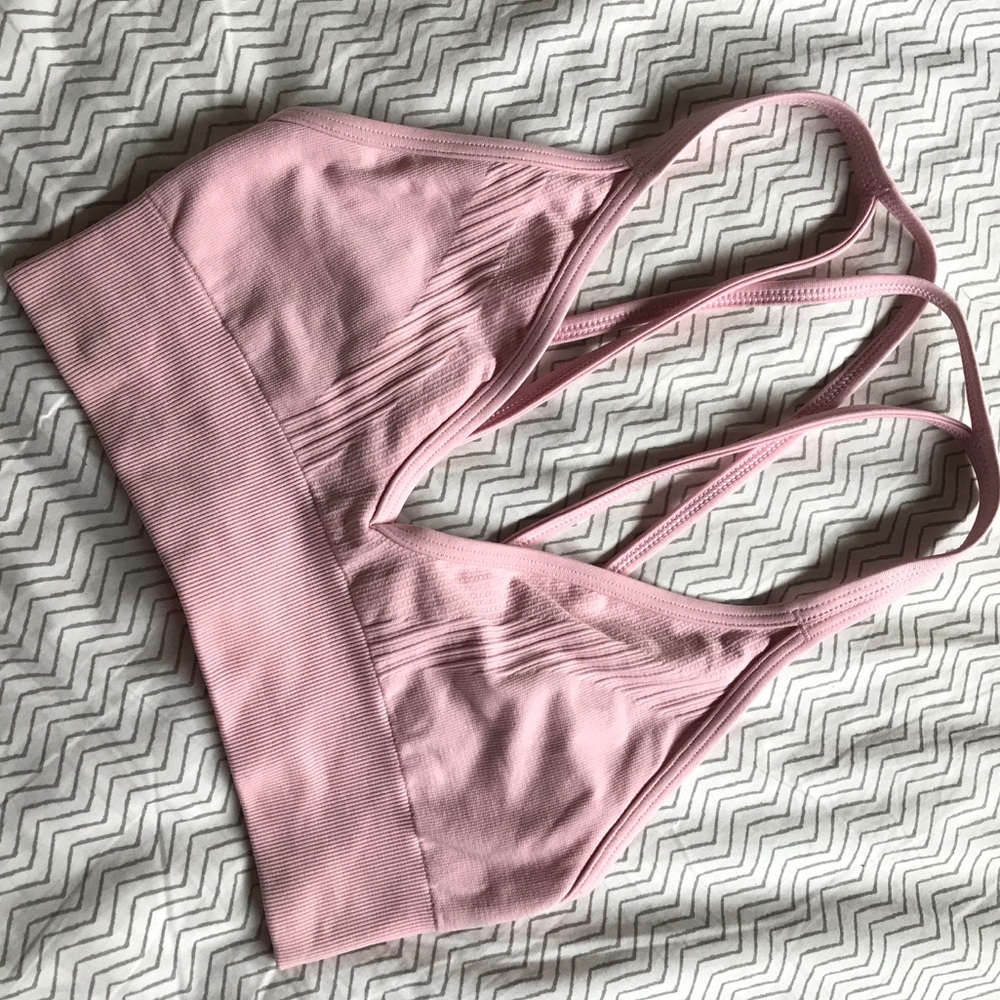 Lululemon seamlessly plunge bra