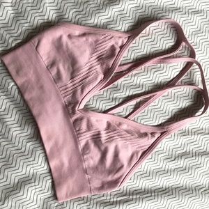 Lululemon seamlessly plunge bra