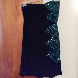 Worn Once. Fits more like a m/l