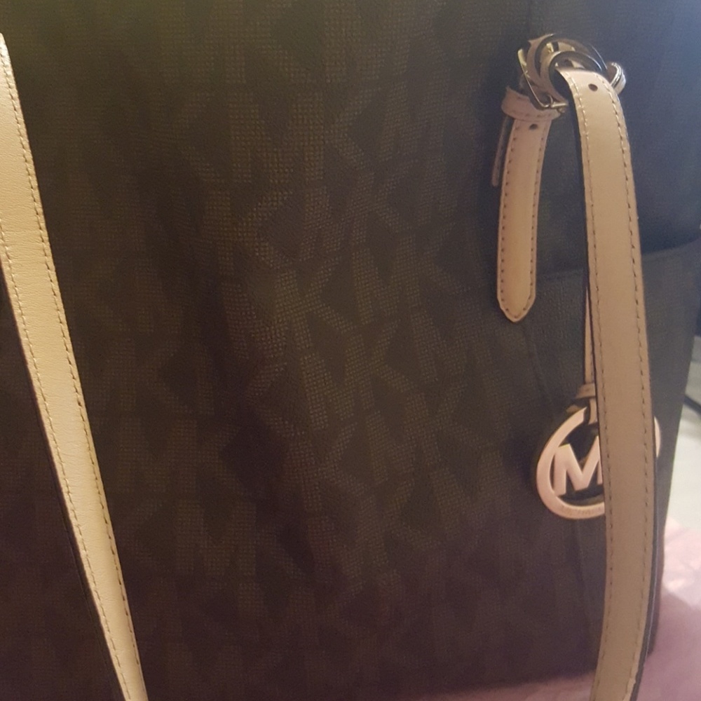 Authentic MK bag. Barely used. Excellent condition