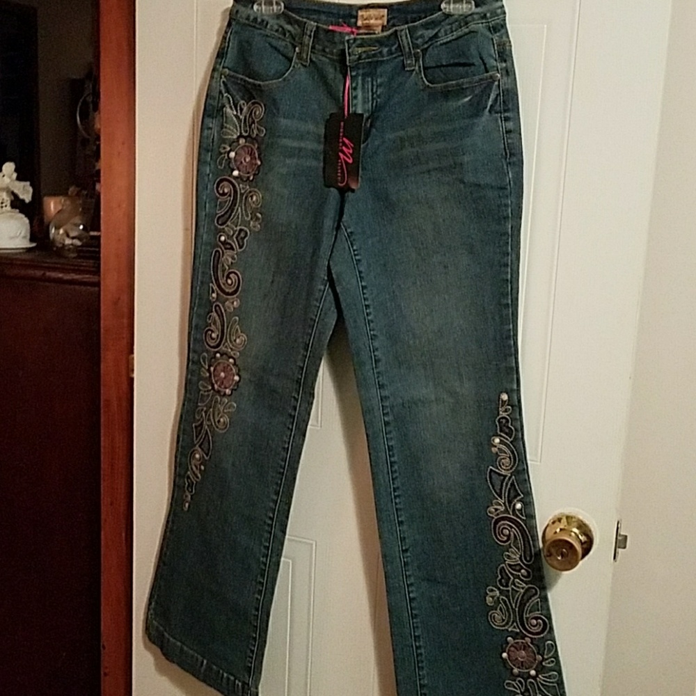 Midnight Velvet Size 6 Embrodered Jeans