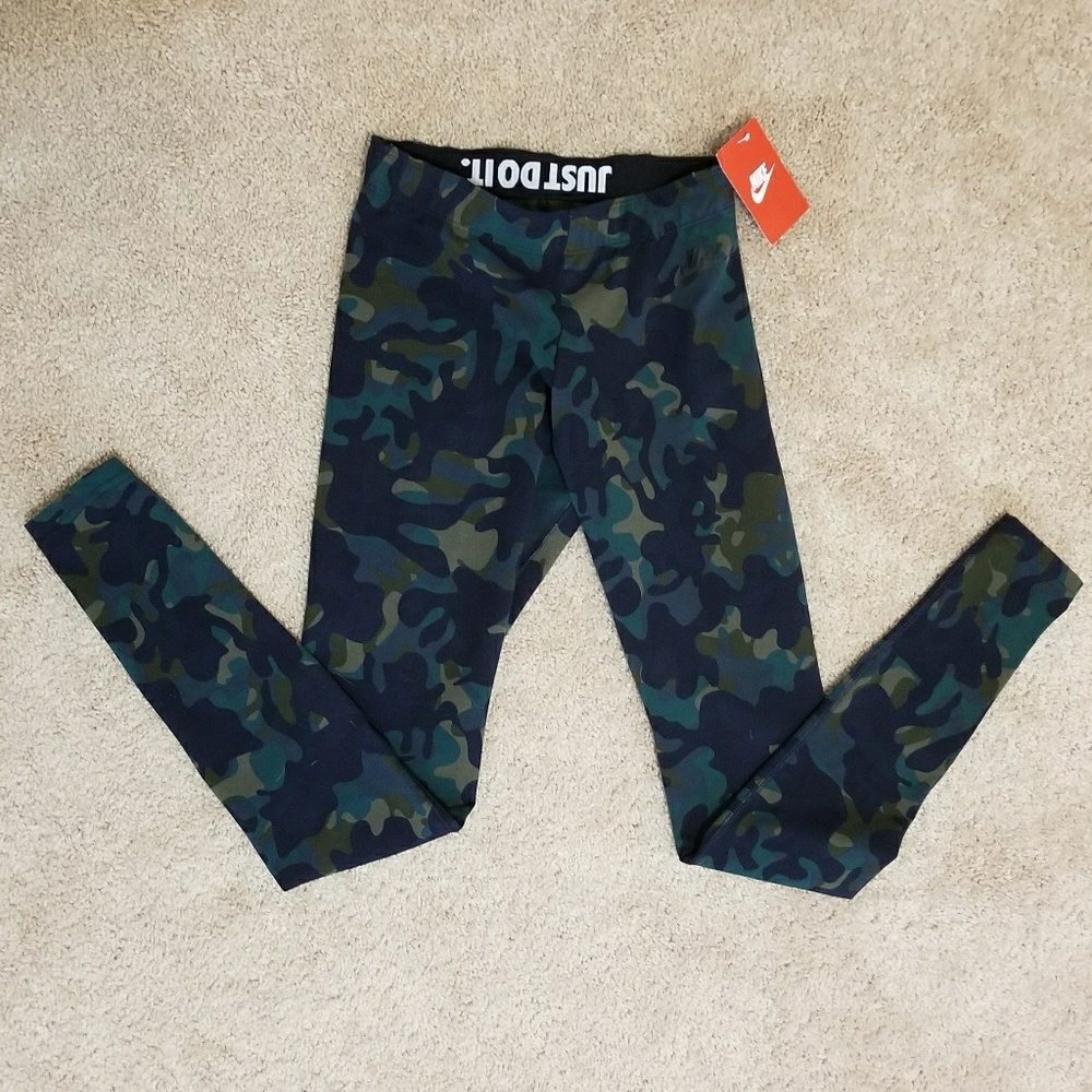 NIKE Leg-A-See Leggings