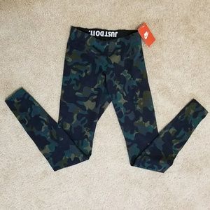 NIKE Leg-A-See Leggings