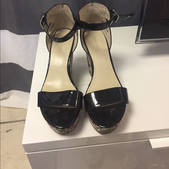 Nine West Printed Platform Shoes - Picture 2 of 7