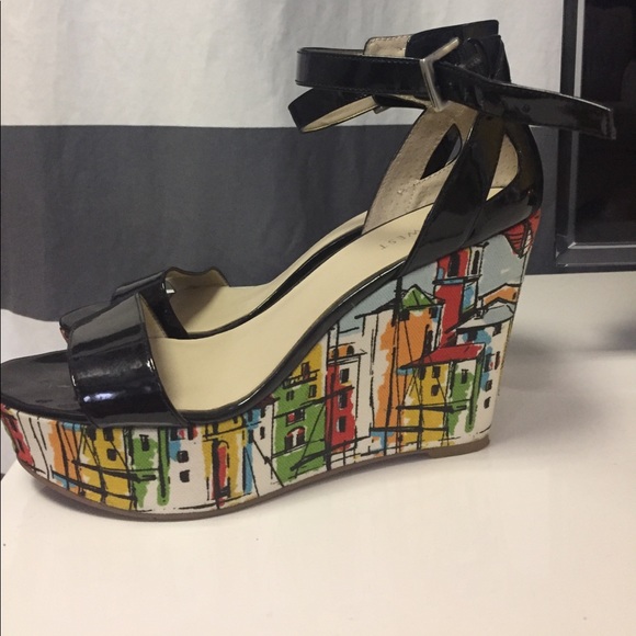 Nine West Printed Platform Shoes - Picture 4 of 7