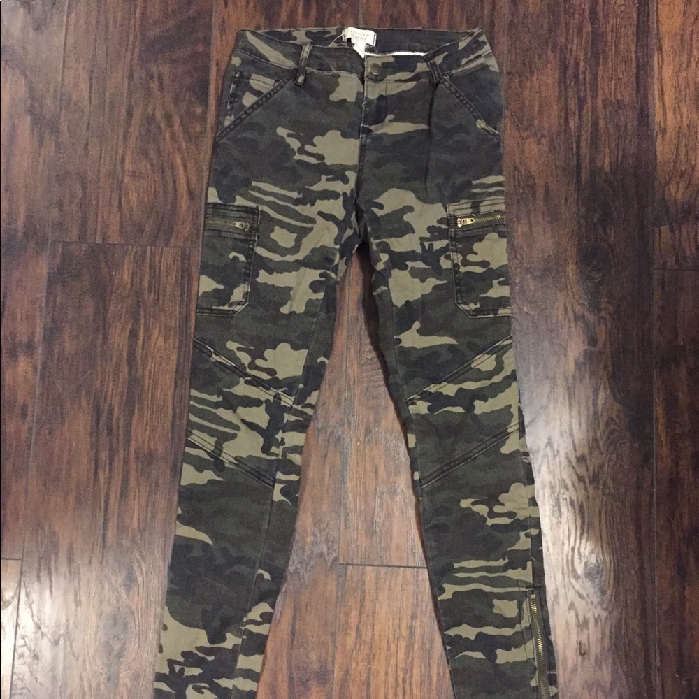 Camo Cargo Style Pants