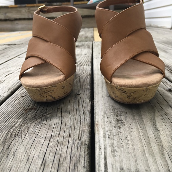 ✨HPx2✨Platform Heels - Picture 2 of 6