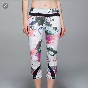 Lululemon Run: Inspire Crop II in Pigment Wave