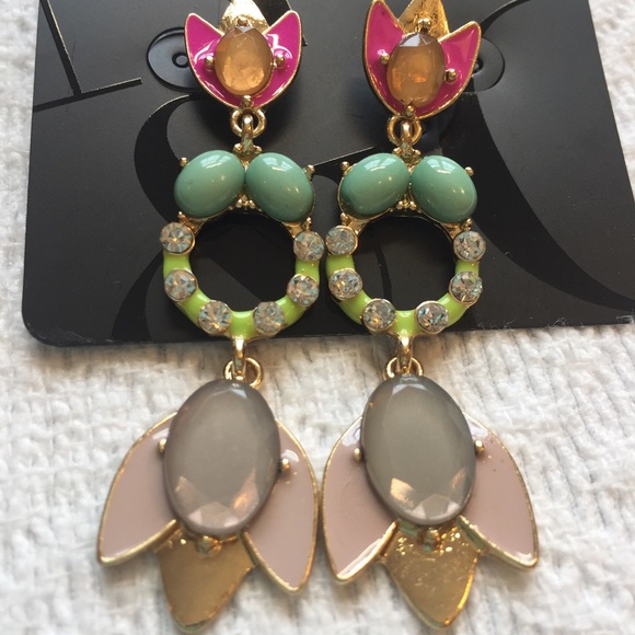 New York & Company Jewelry - 🌞New York & Company tulip gold tone earrings.