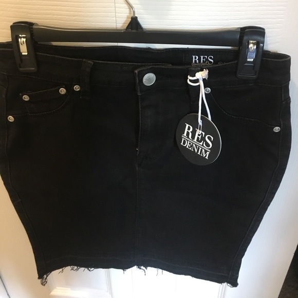 Brand new sexy mini skirt - Picture 3 of 4