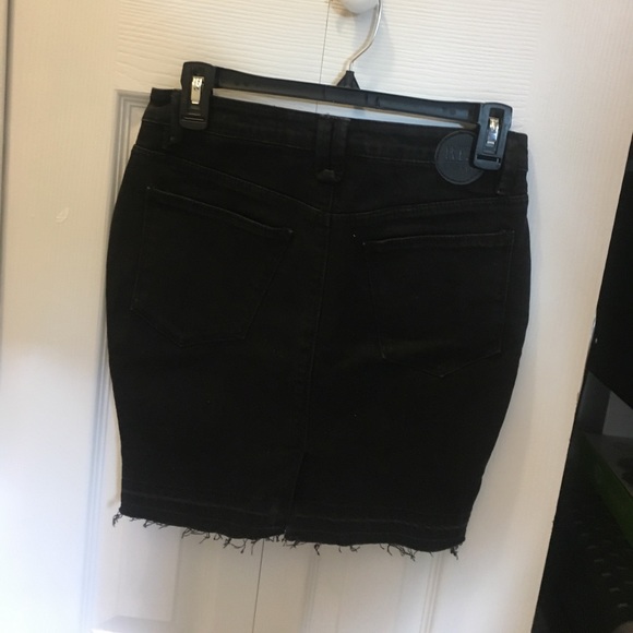 Brand new sexy mini skirt - Picture 4 of 4