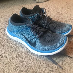 Nike flyknit running shoes