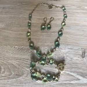 Green necklace, bracelet and earring set