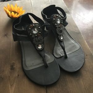 Avenue Sandals Size 10W