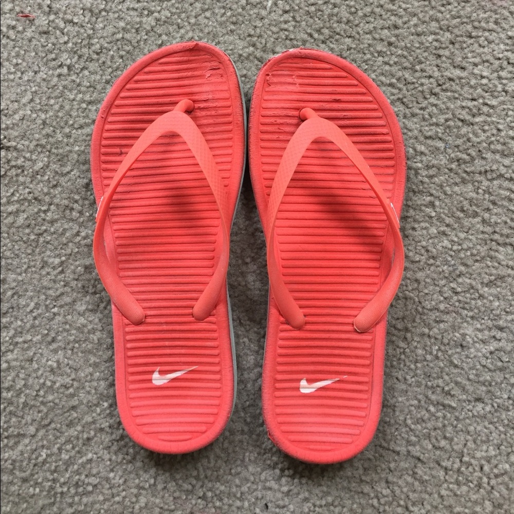 Nike flip flops