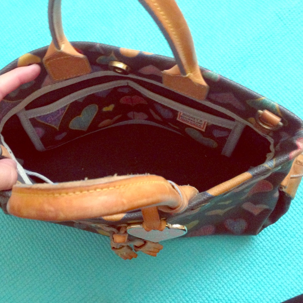 Dooney & Bourke hand bag