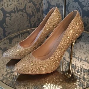 Gold Rhinestone Lady couture pumps! ✨