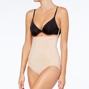 SPANX Highwaist Sculpting Brief in Nude