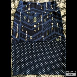 STUNNING! LuLaRoe Small TWO TONE Cassie W/(ARROWS)