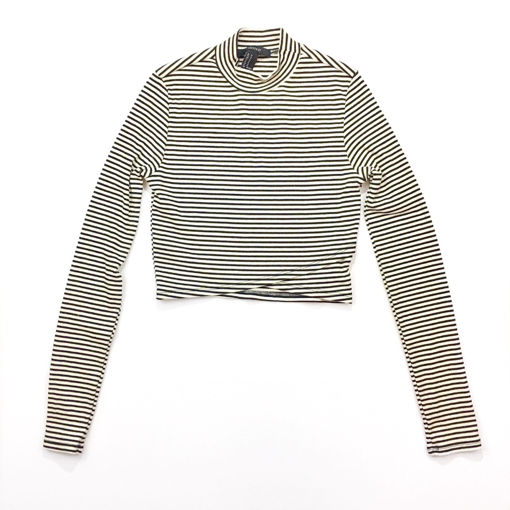 {Forever 21} NWOT Striped Turtleneck Cropped Tee
