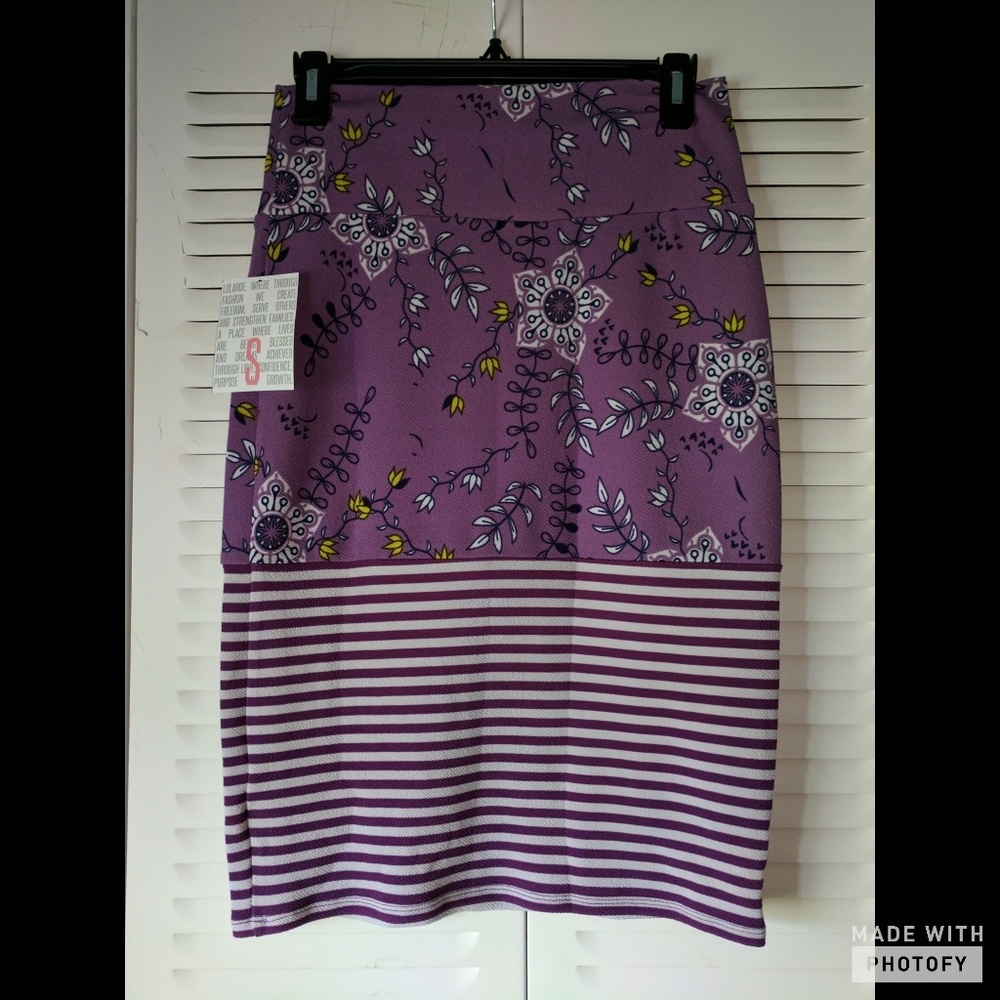 NWT LuLaRoe Two Tone Small Cassie Skirt