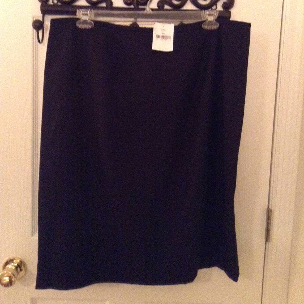 Skirt - Picture 2 of 5