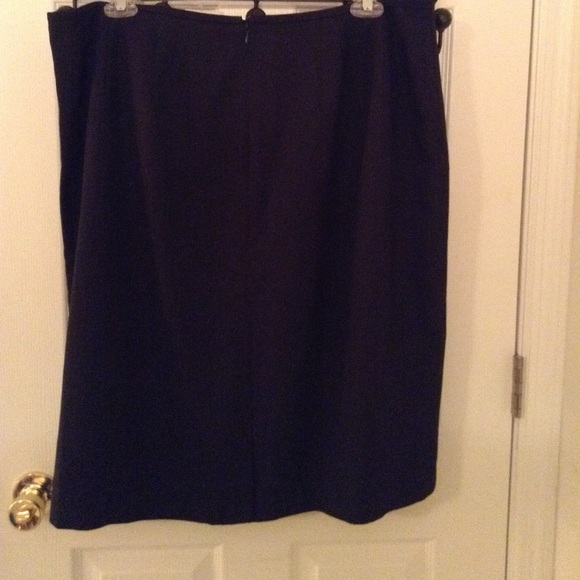 Skirt - Picture 4 of 5