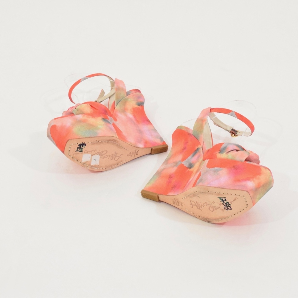 ❌SOLD❌NWOT Alice + Olivia Retro Pin-Up Wedges - Picture 5 of 5