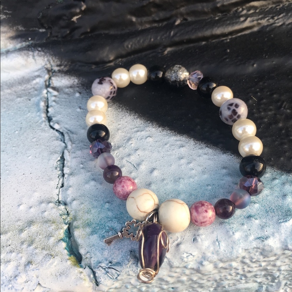 Elastic beaded bracelets