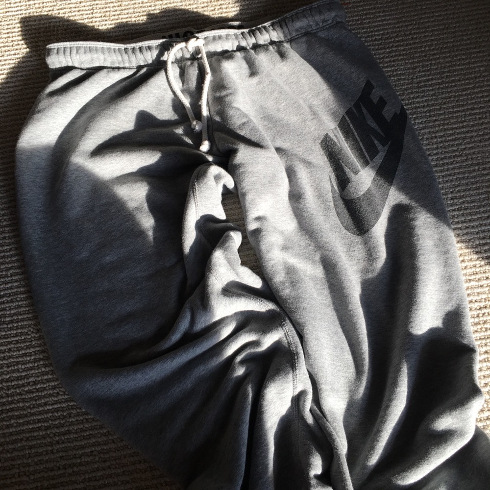 NOT FOR SALE --- ISO GRAY NIKE JOGGER SWEATS