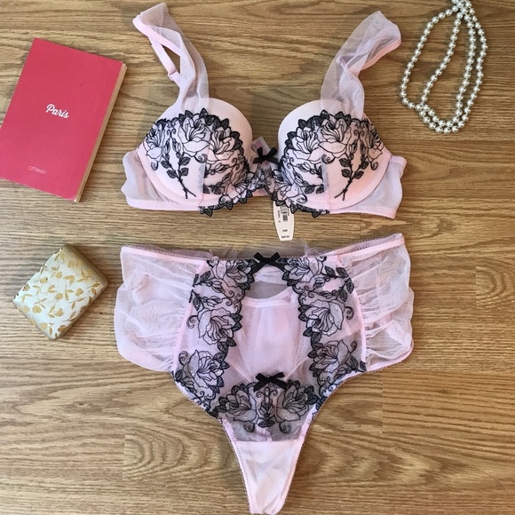 Victoria's Secret Bra - Picture 1 of 7